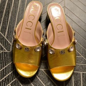 Gucci open toe blocked heal in gold